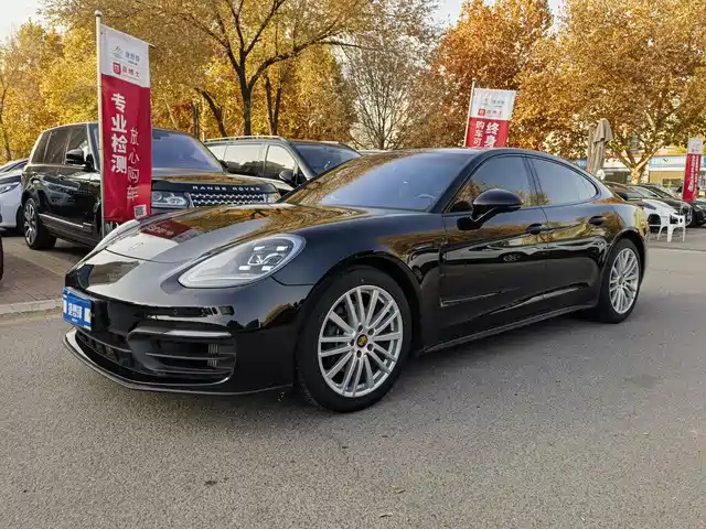 PORSCHE PANAMERA