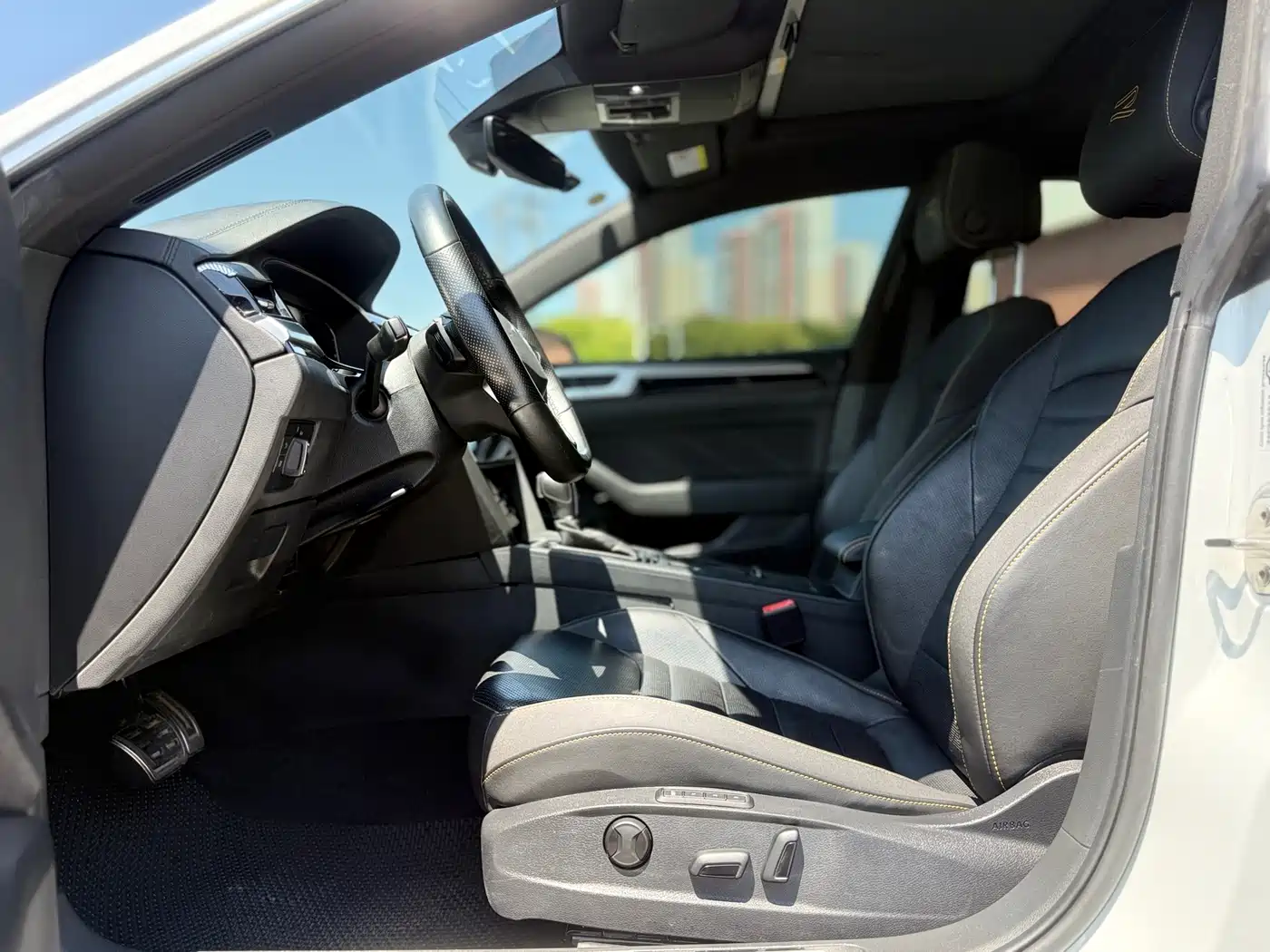 Volkswagen FAW-Volkswagen CC 2023 380TSI Eye-catching Edition фото 15