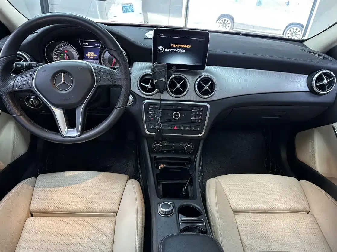 Mercedes-Benz GLA 2016 GLA 220 4MATIC Luxury фото 5