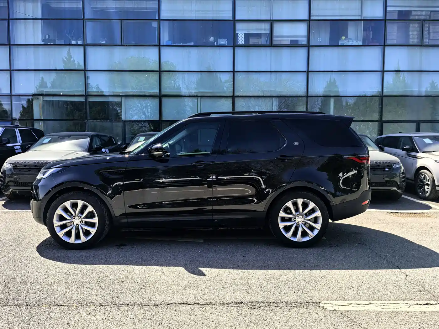 Land Rover Discovery 2024 Model 360PS S фото 3