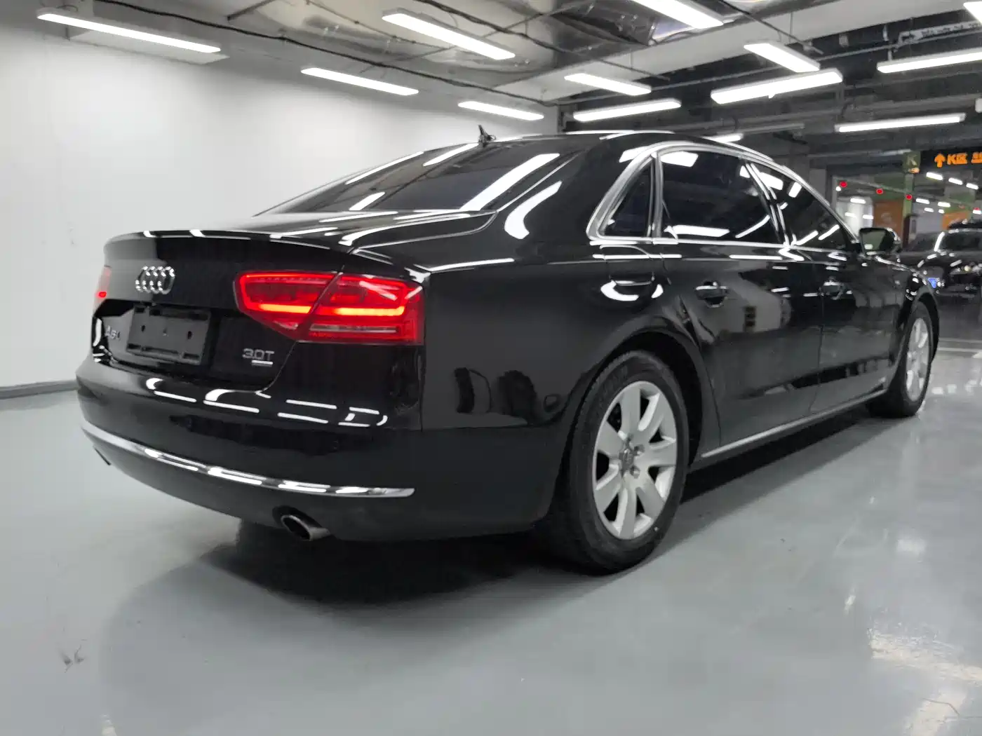 Audi A8 2011 A8L 3.0 TFSI quattro Luxury (213kW) фото 15