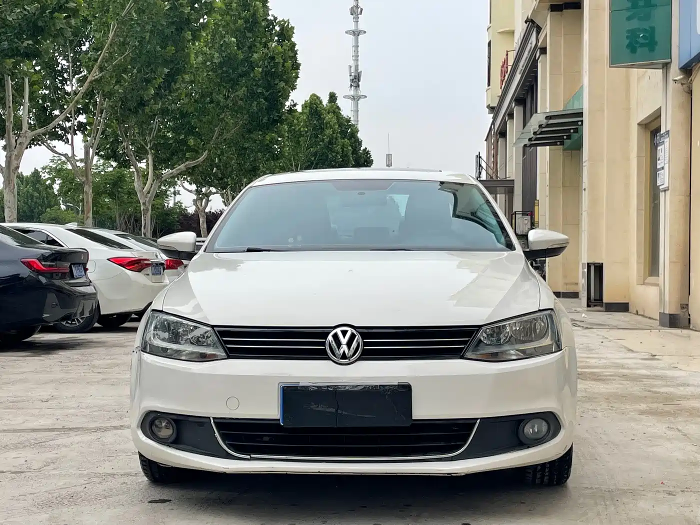 Volkswagen Sagitar 2014 Facelift 1.6L Automatic Comfort фото 2
