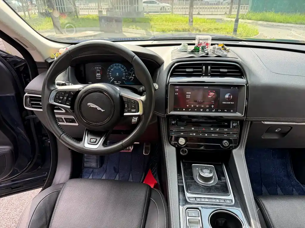 Jaguar F-PACE 2017 2016 2.0T FWD R-Sport Edition