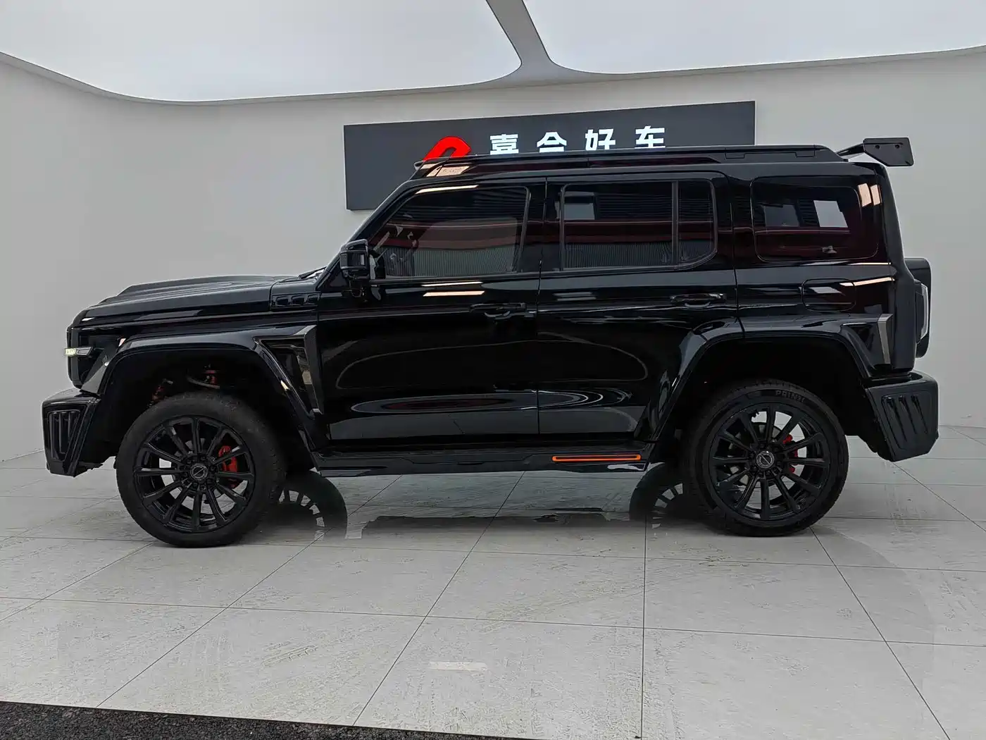 TANK CO CREATION TANK 300