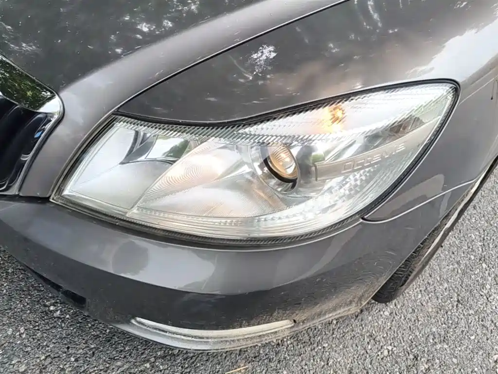 Škoda Octavia 2015 Classic 1.6L Automatic Elite Edition фото 24