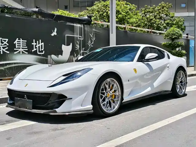 FERRARI 812
