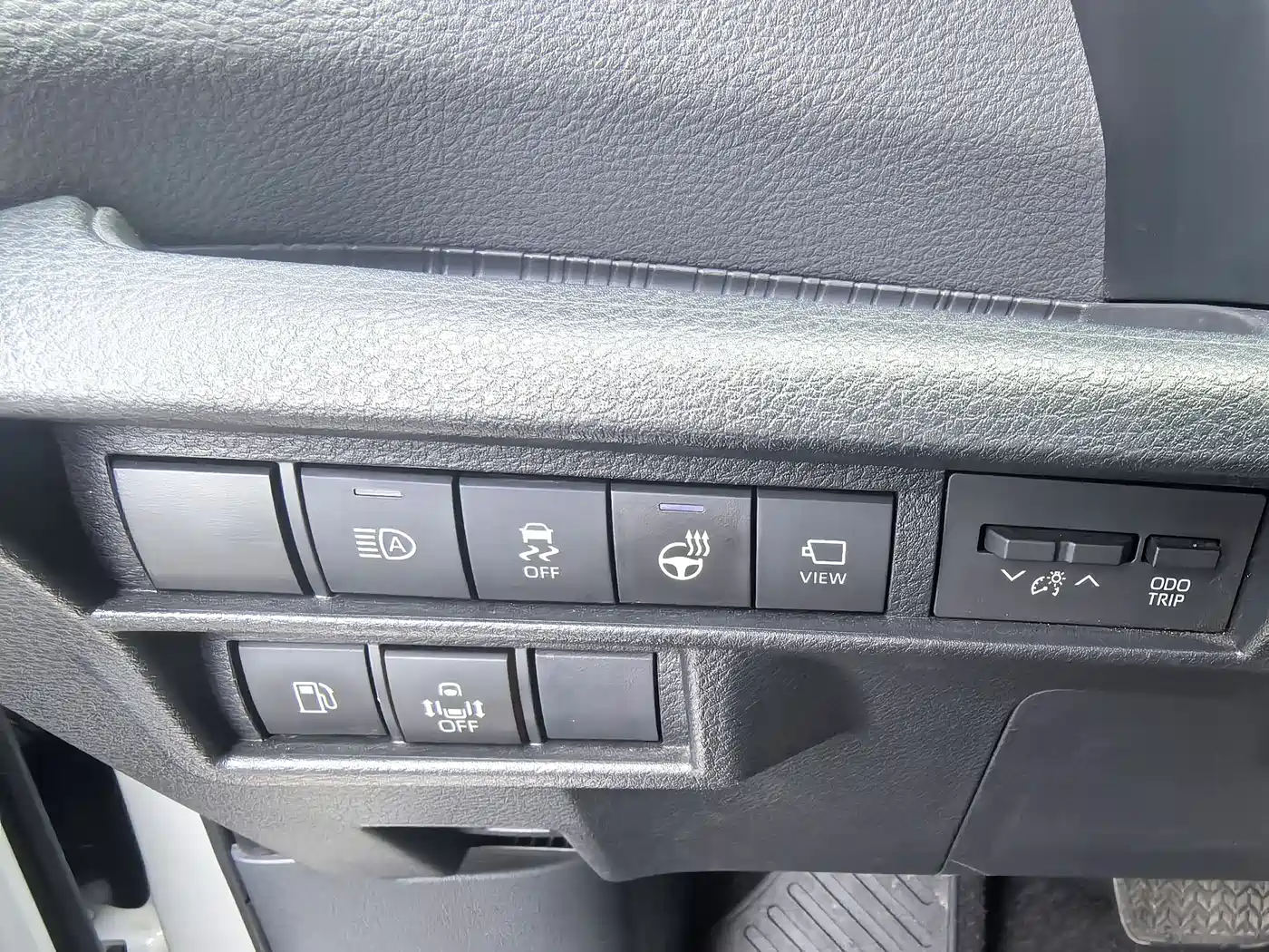 Toyota Sienna 2023 2.5L Hybrid Platinum Edition фото 9