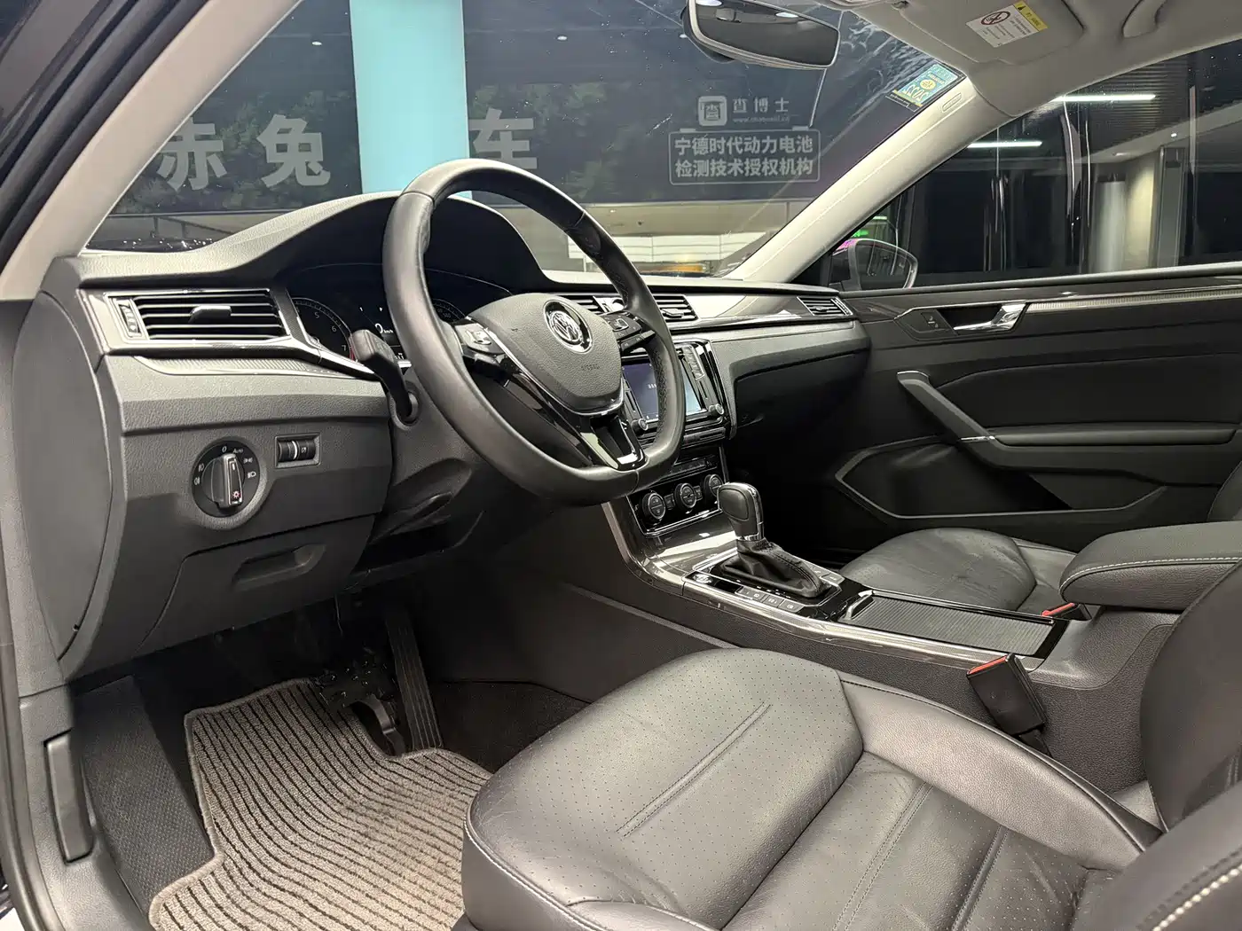 Volkswagen Passat 2017 330TSI DSG Luxury фото 8