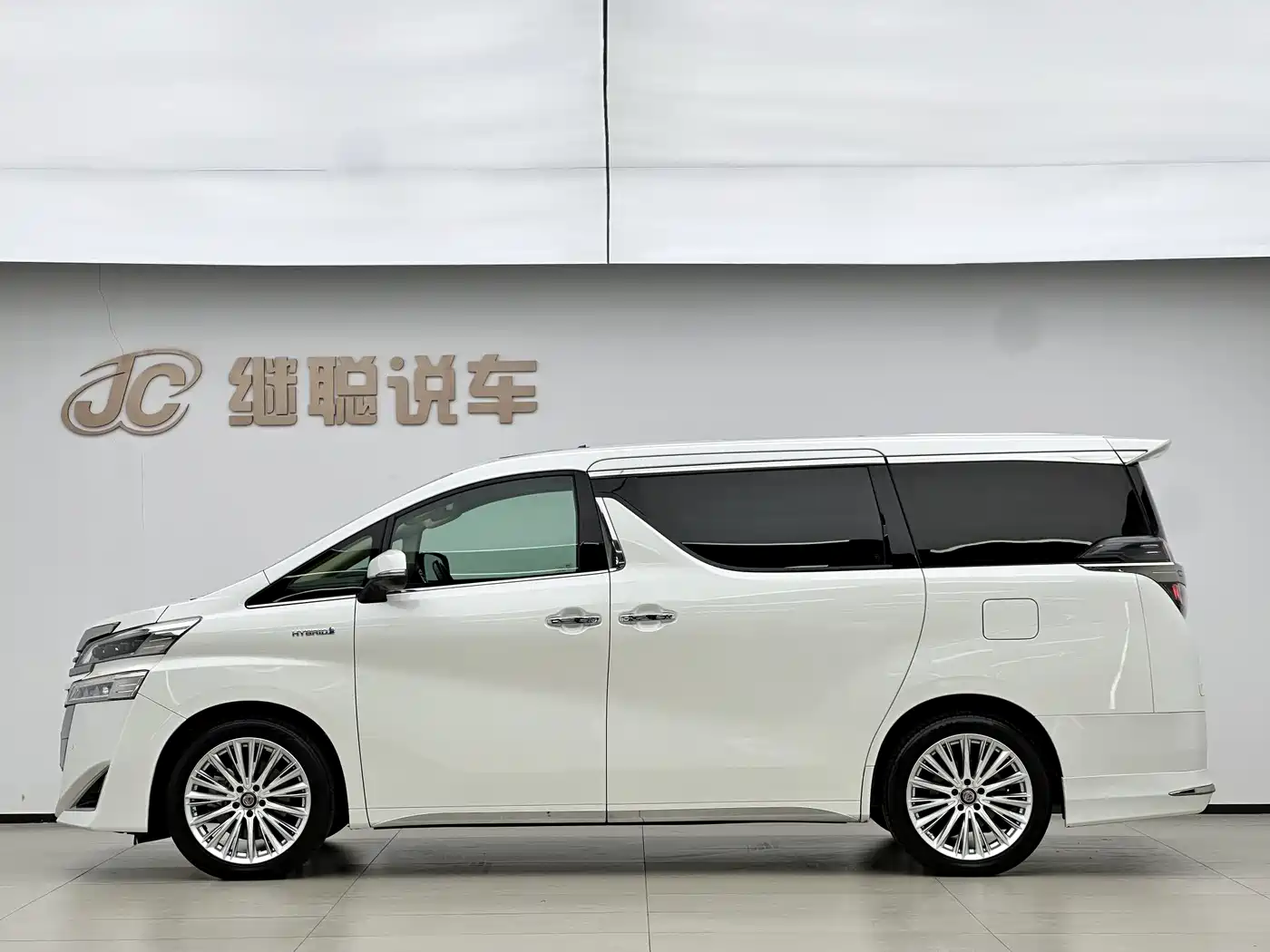Toyota Vellfire 2019 Hybrid 2.5L HV Premium Edition фото 2