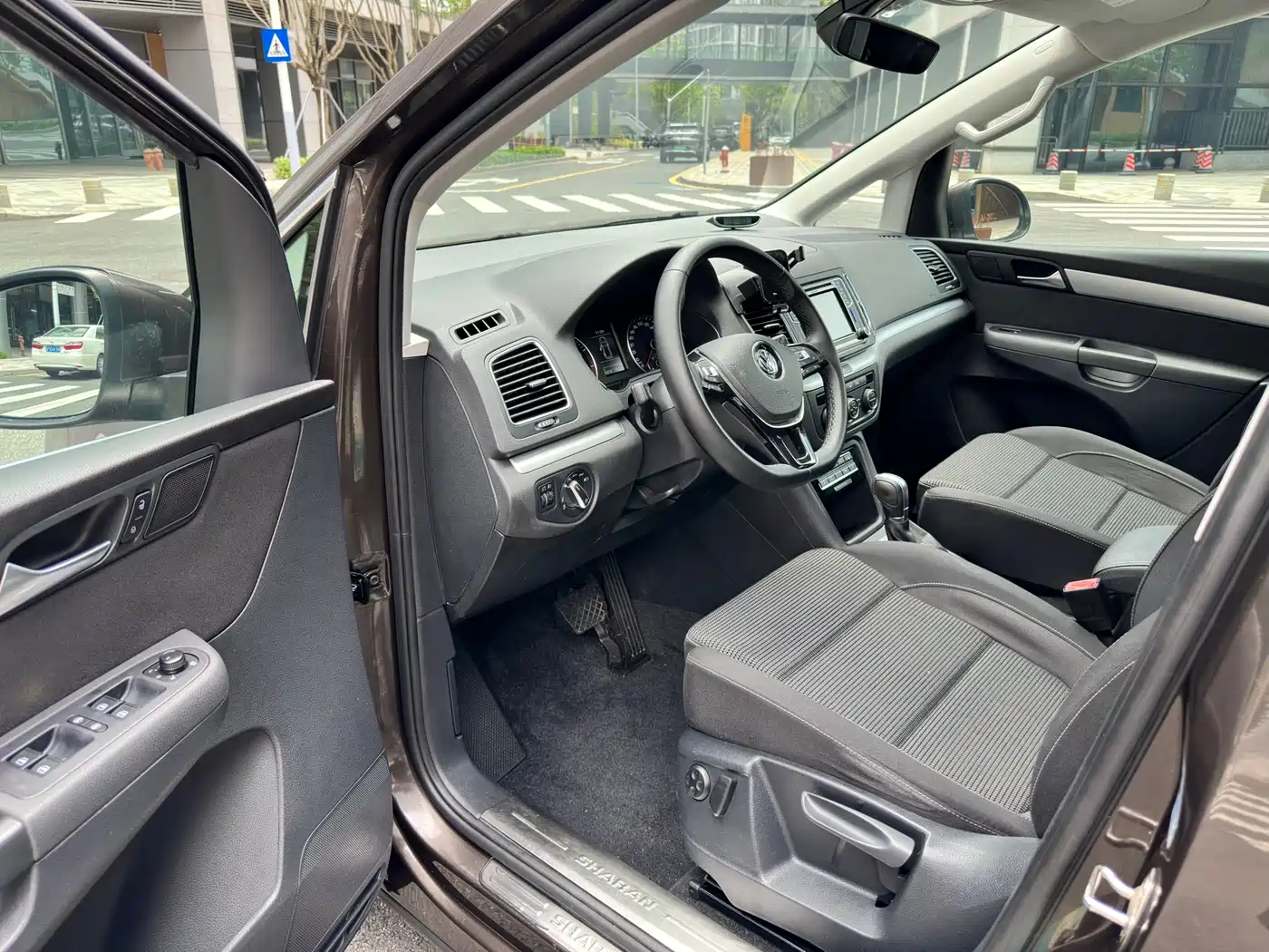 Volkswagen Sharan 2018 380TSI Comfort 7-Seater фото 9