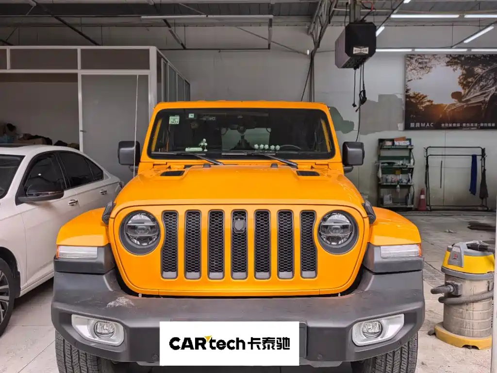 Фото 2 - Jeep Wrangler