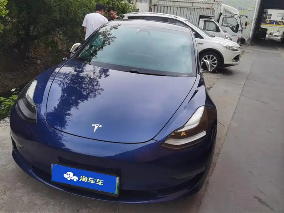 TESLA MODEL 3