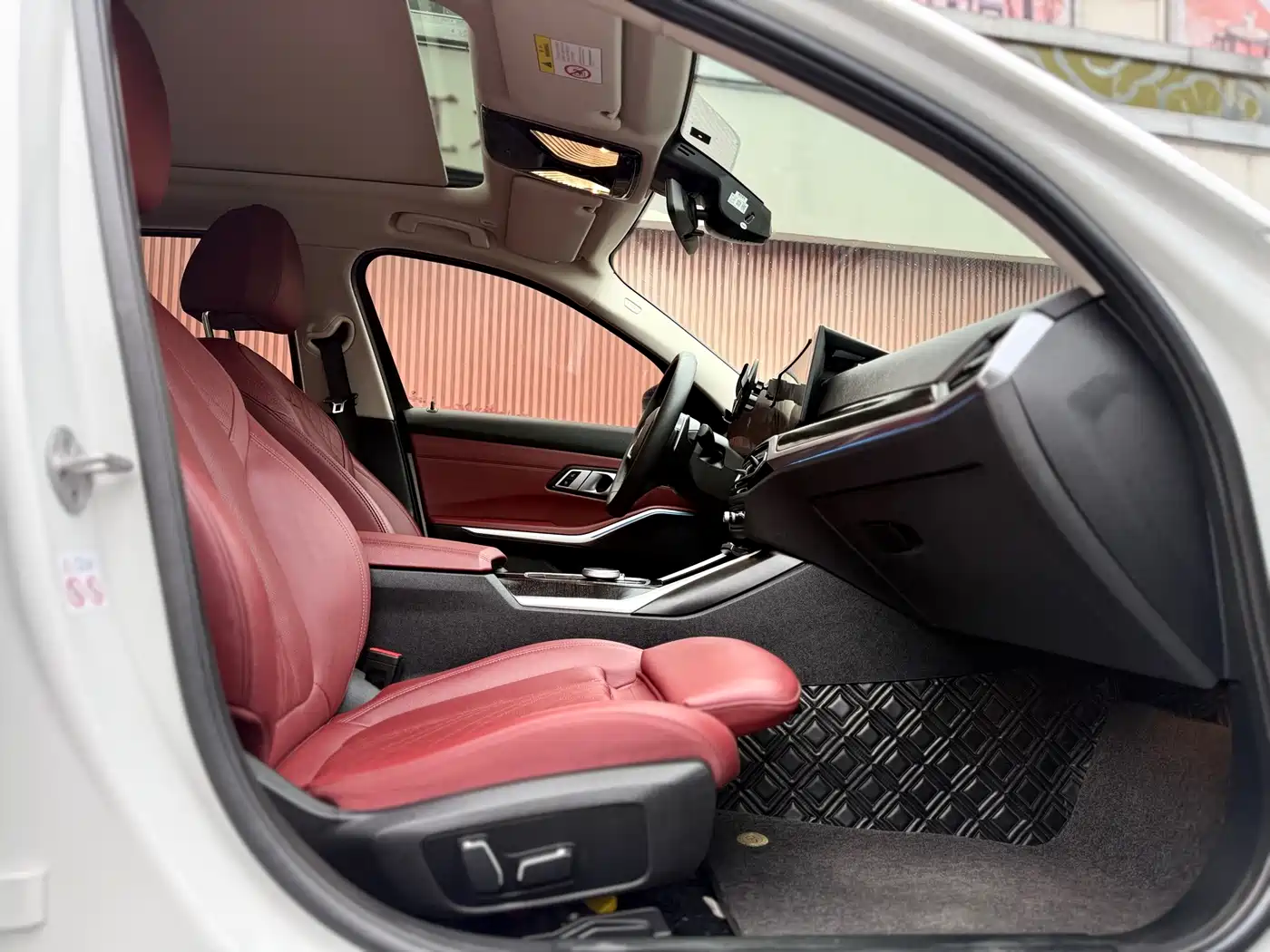 BMW 3 Series 2024 325Li M Sport Package фото 11