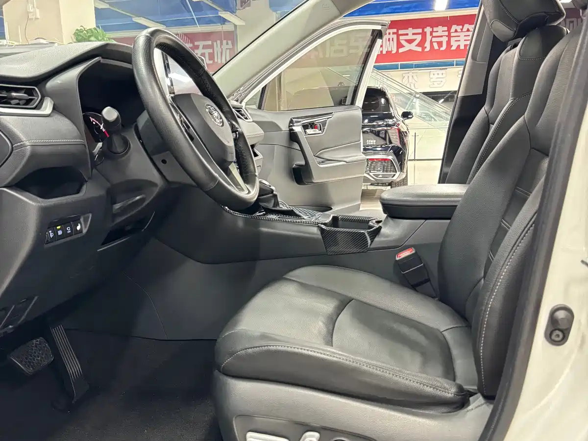 Toyota RAV4 Rongfang 2020 2.0L CVT 2WD Trend Edition фото 9
