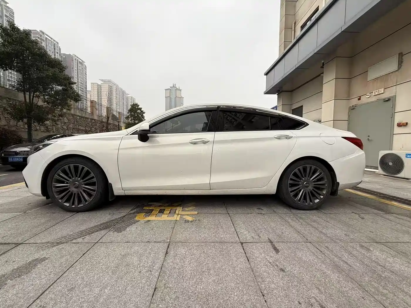 Hongqi H5 2020 1.8T Automatic Smart Connection Qi Rhythm Edition фото 7