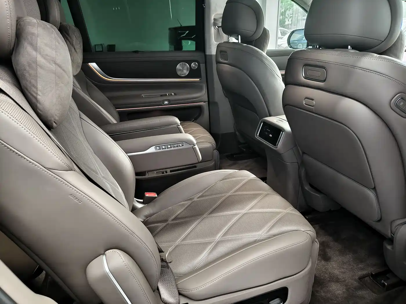 AITO Wenjie AITO M9 2025 Extended Range Ultra 52kWh 6-Seater фото 11