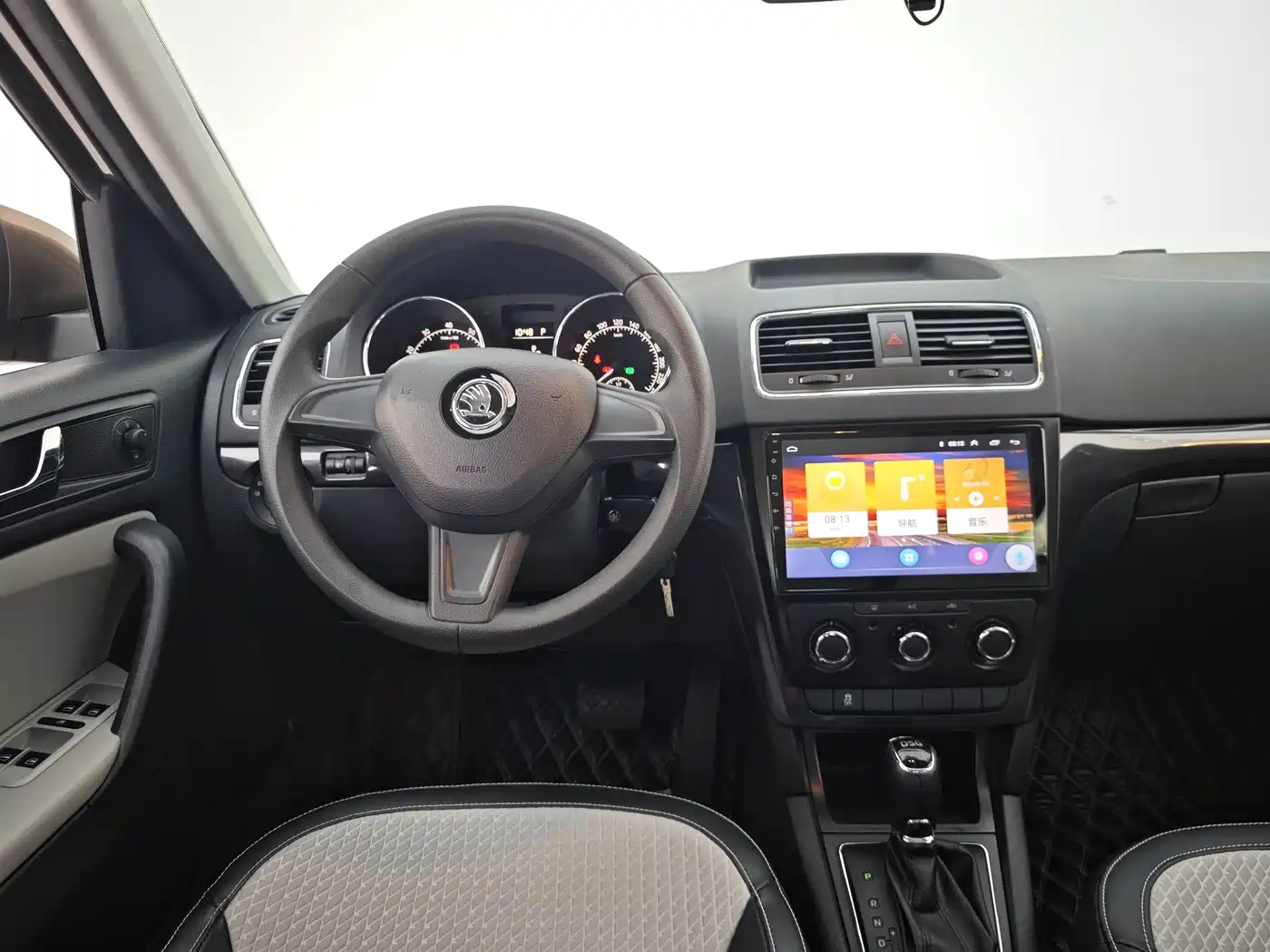 Škoda Yeti 2017 TSI280 DSG Advance фото 19