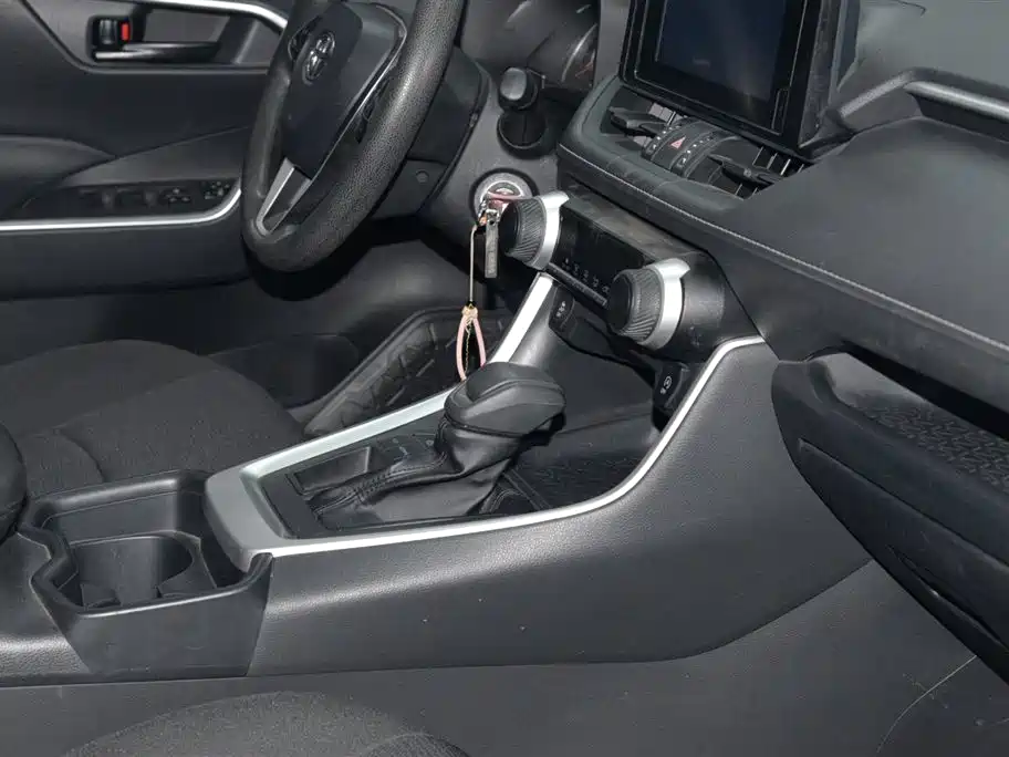 Toyota RAV4 Rongfang 2022 2.0L CVT 2WD Urban Edition фото 15
