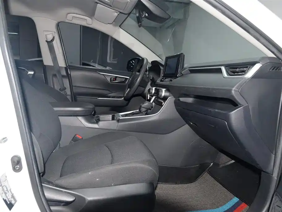 Toyota RAV4 Rongfang 2022 2.0L CVT 2WD Urban Edition фото 16