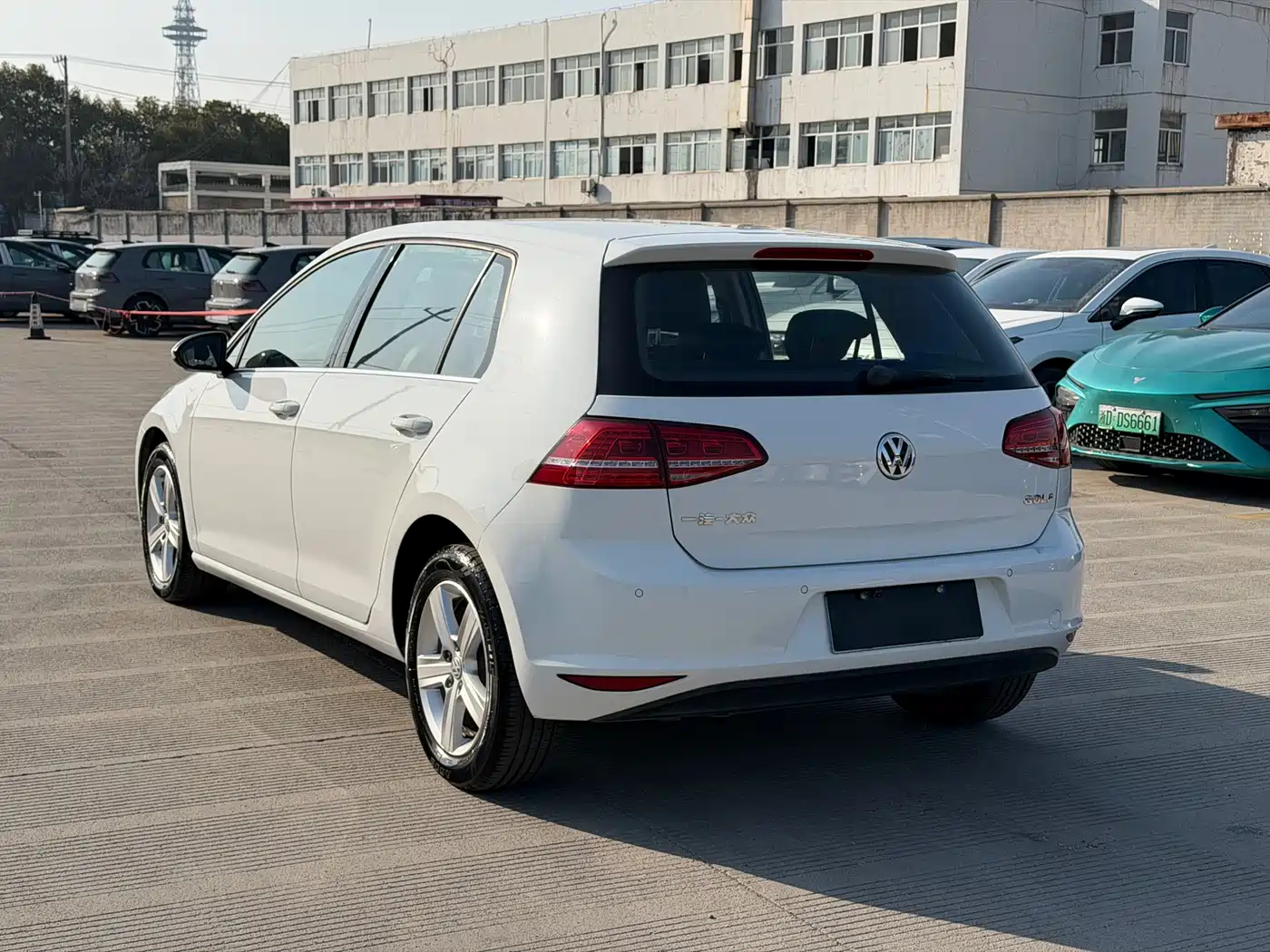 VOLKSWAGEN GOLF