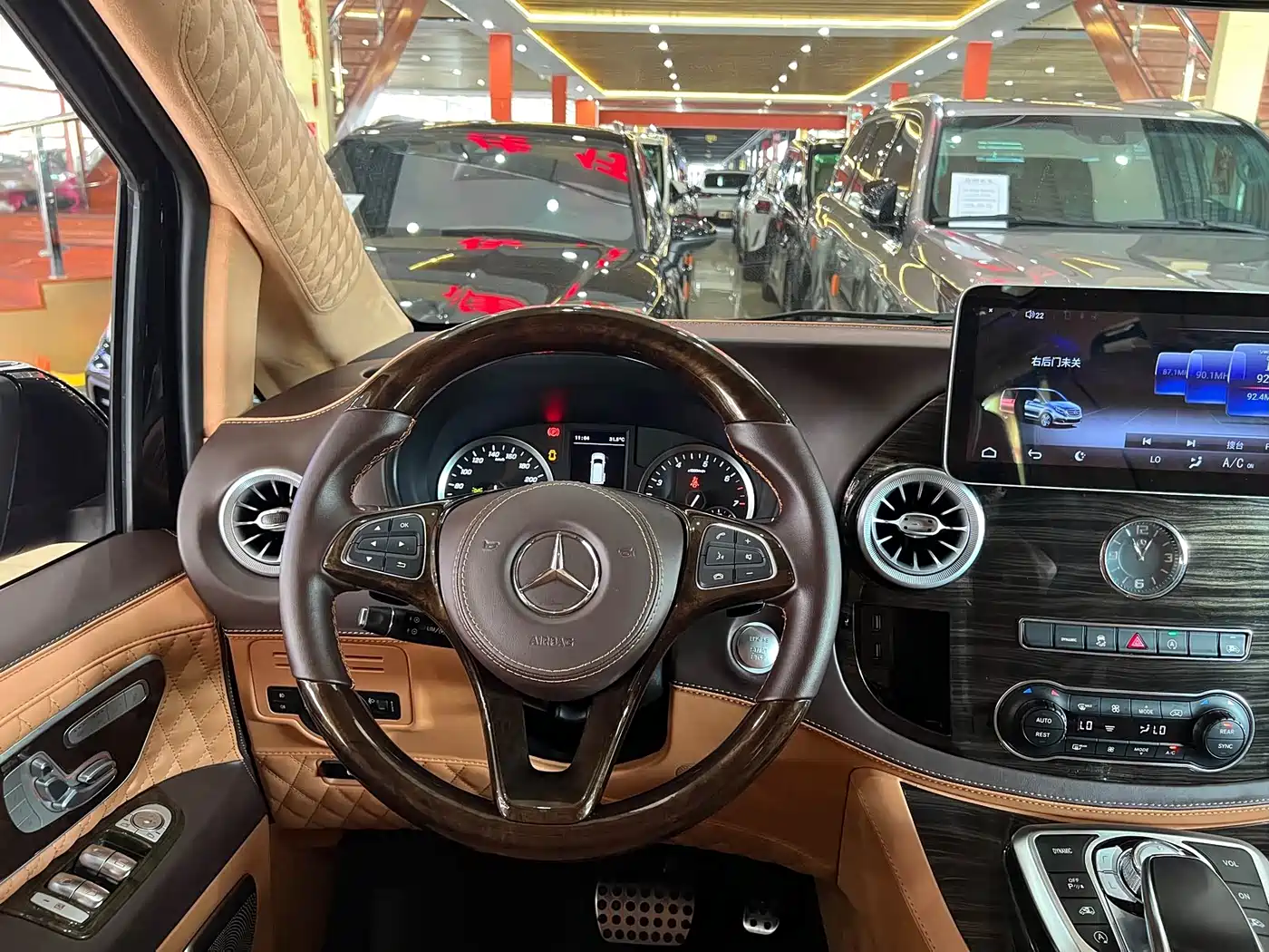 Mercedes-Benz Vito 2021 2.0T Elite 7-Seater фото 11