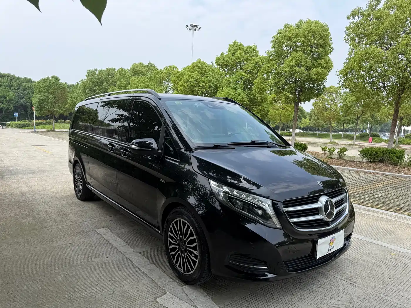 Mercedes-Benz V-Class 2017 Model V 260 L Premium Extended Edition фото 3
