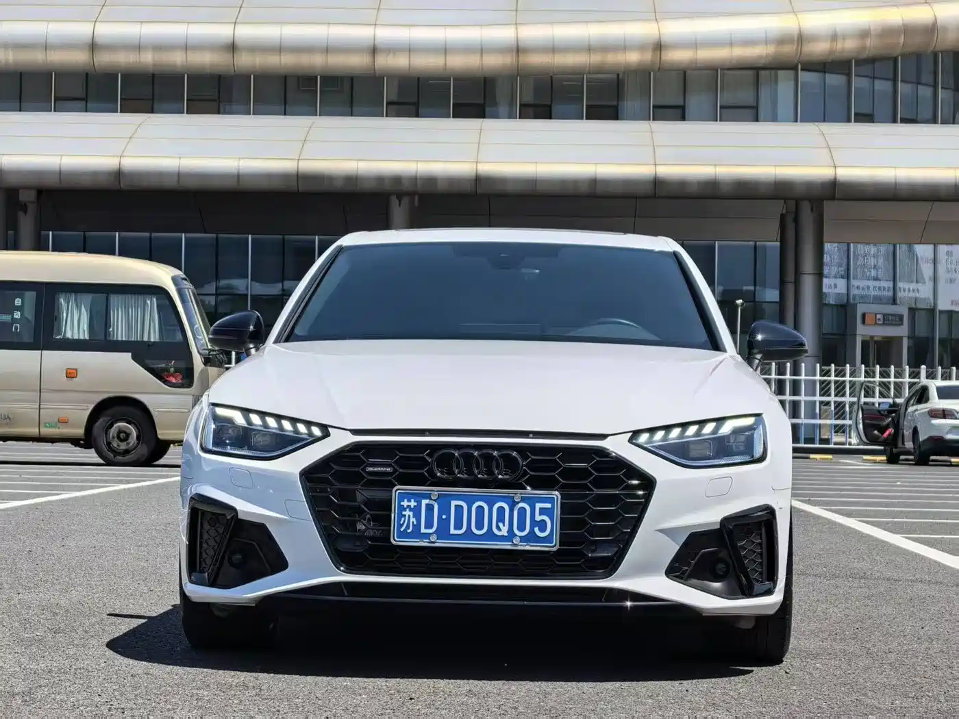 Audi A4L 2023 40 TFSI quattro Luxury Sport фото 2