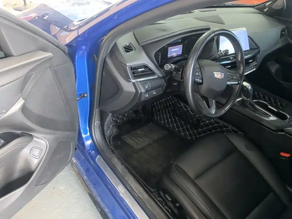 Фото 16 - Cadillac CT4