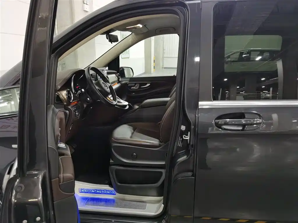 Mercedes-Benz V-Class 2021 V 260 L Long Wheelbase Luxury Edition фото 10