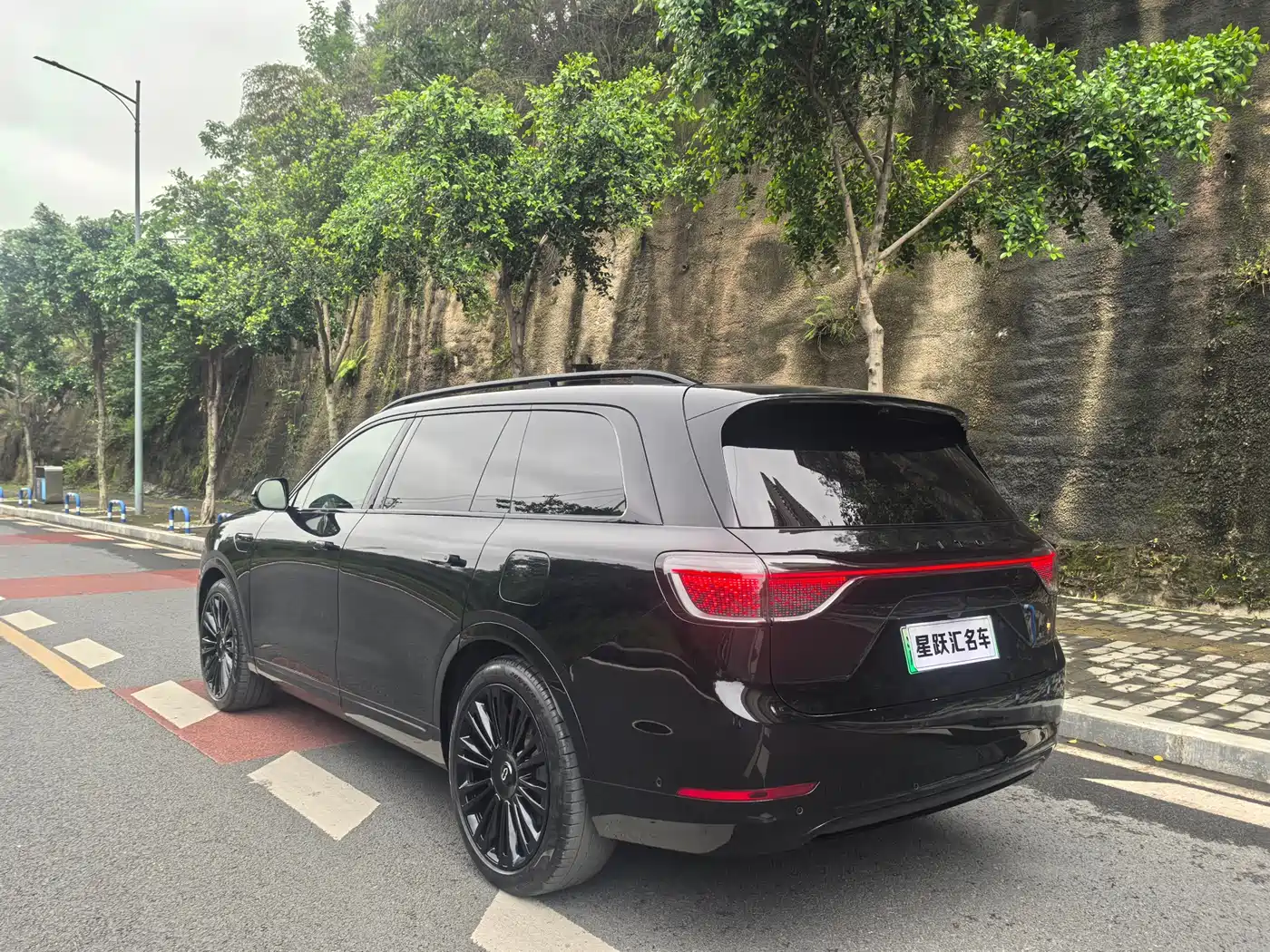 AITO Wenjie AITO M9 2024 Extended Range Ultra 42kWh 6-Seater фото 4