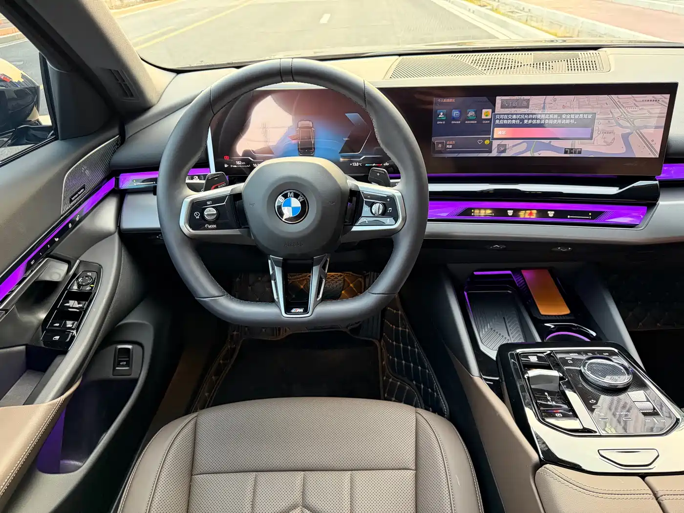 BMW 5 Series 2025 530Li Leading M Sport Package фото 6