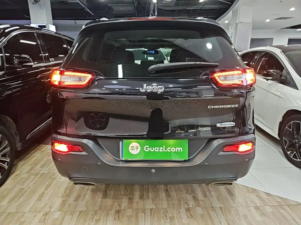Jeep Cherokee 2016 2016 2.4L Leading Edition