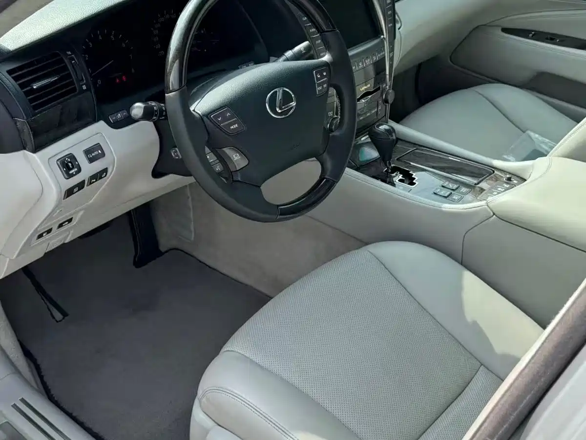 Lexus LS 2006 460L Premium Edition фото 9
