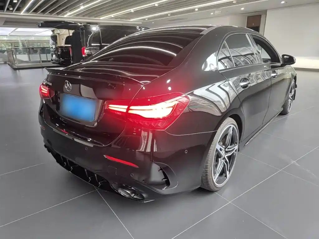 Mercedes-Benz A-Class AMG 2025 AMG A 35 L 4MATIC фото 7