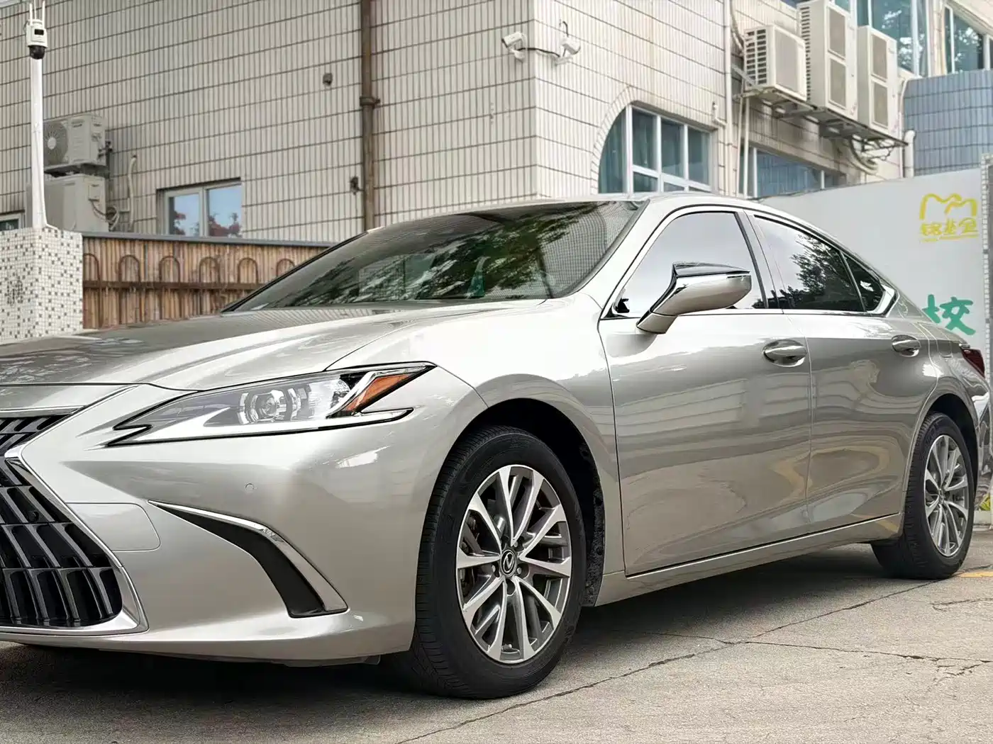 Lexus ES 2023 200 Excellence Edition фото 21