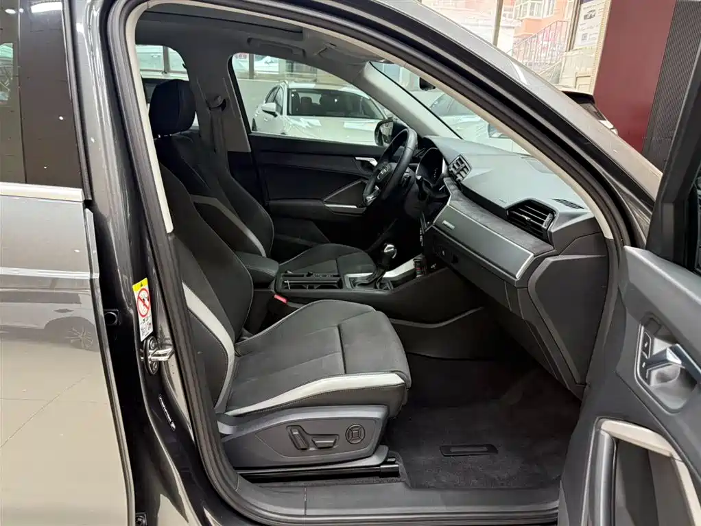 Audi Q3 2023 35 TFSI Fashion Dynamic Model (1.5T) фото 8