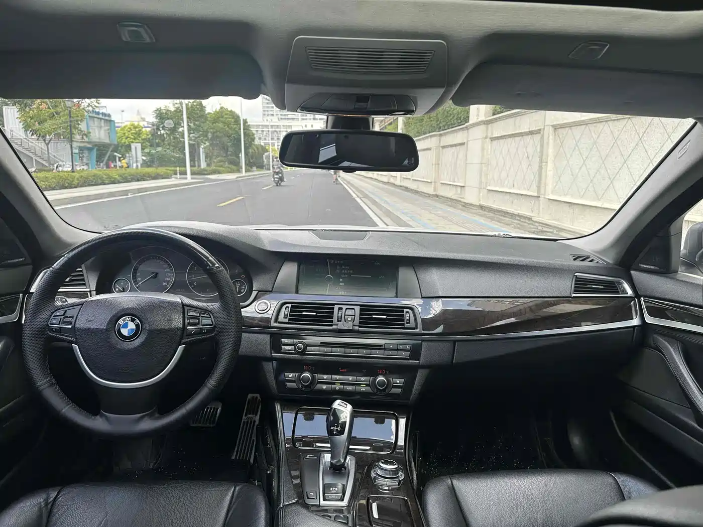 BMW 5 Series 2011 523Li Luxury фото 6