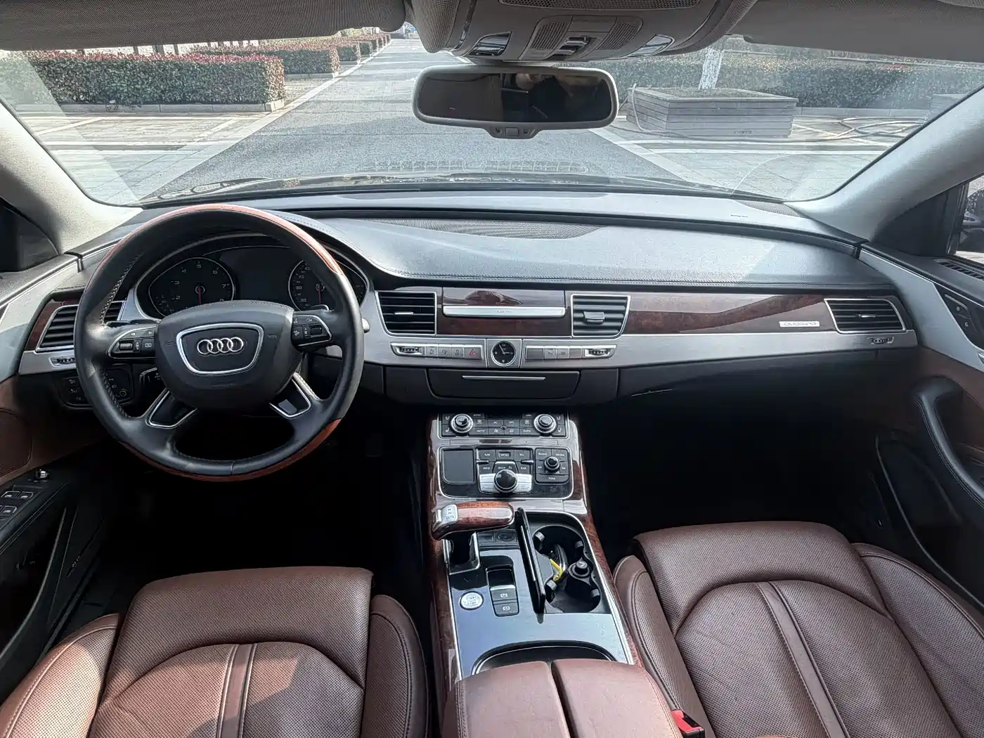Фото 9 - Audi A8