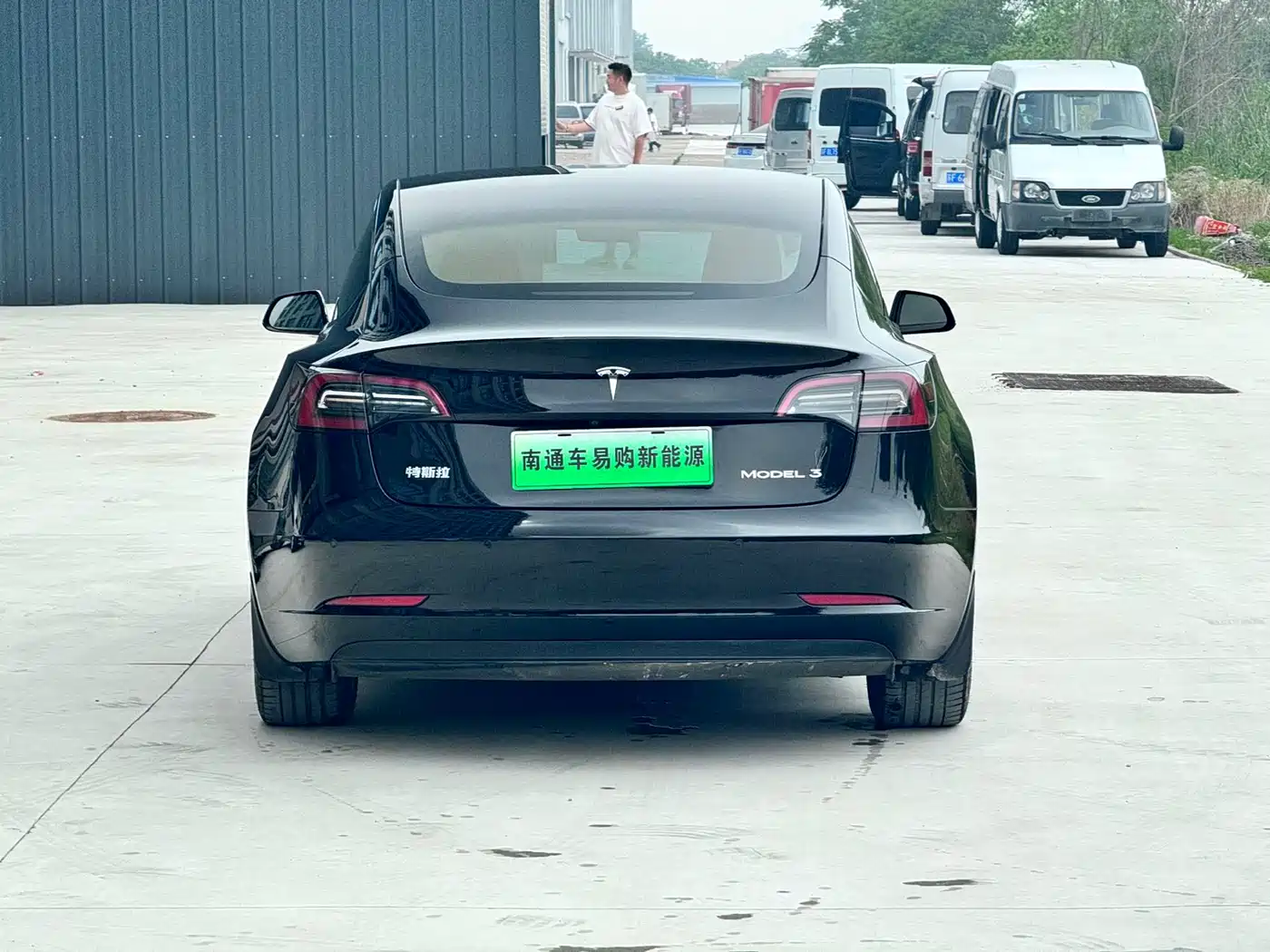 TESLA MODEL 3