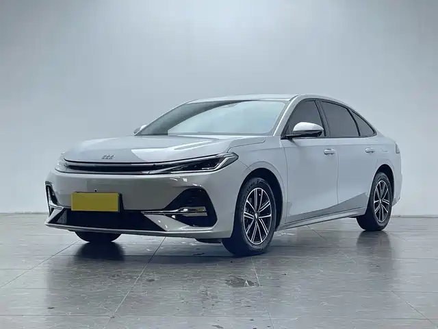 Geely Galaxy A7 EM-i 70km, Люкс