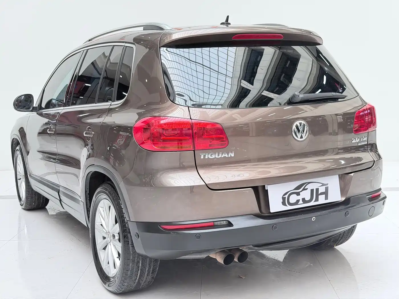 Volkswagen Tiguan 2012 2.0TSI Luxury Edition фото 4