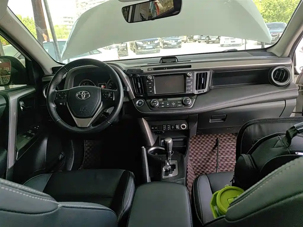 Toyota RAV4 Rongfang 2016 2.0L CVT 2WD Smart (China V) фото 10