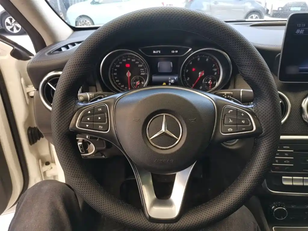 Mercedes-Benz GLA 2017 GLA 200 Fashion фото 11