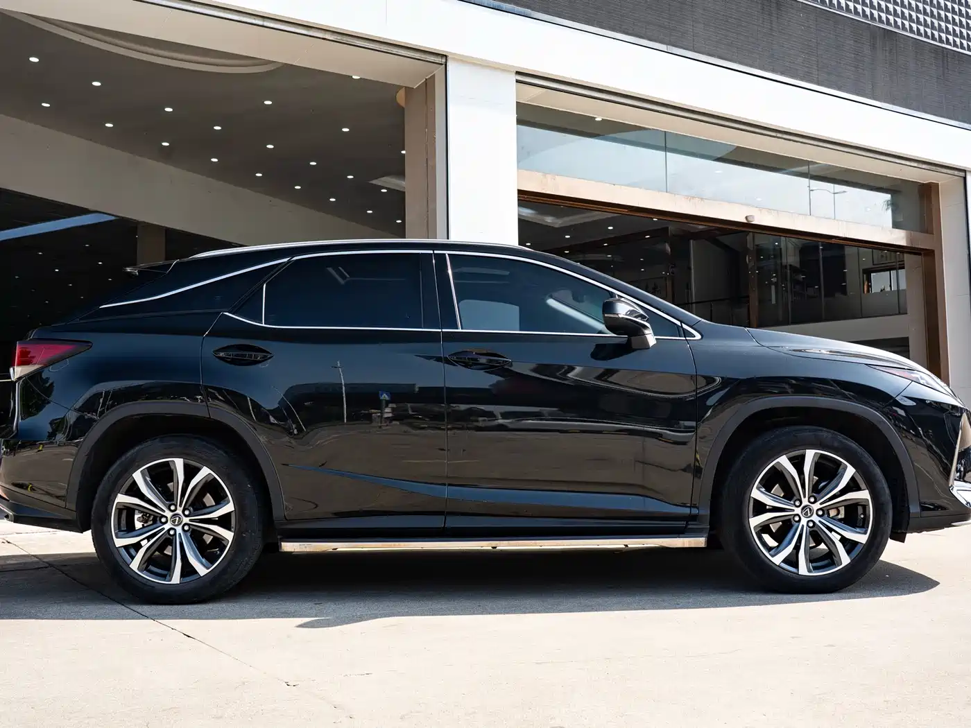 Lexus RX 2020 Facelift 300 AWD Elegance Edition фото 4