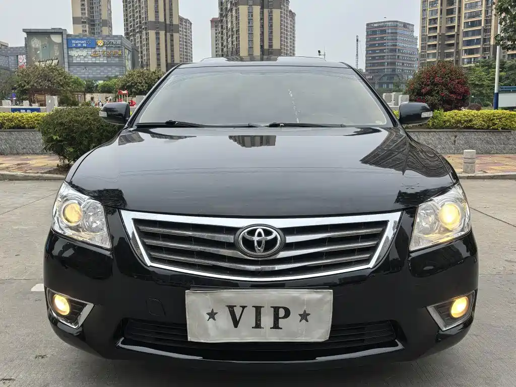 Фото 2 - Toyota Camry