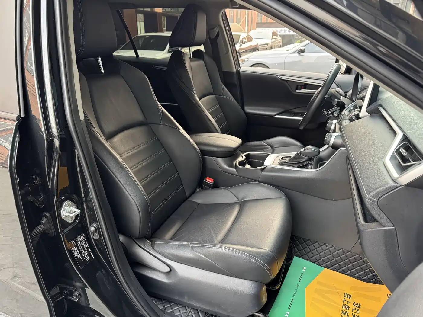 Toyota Wildlander 2022 2.0L CVT FWD Luxury Edition фото 23