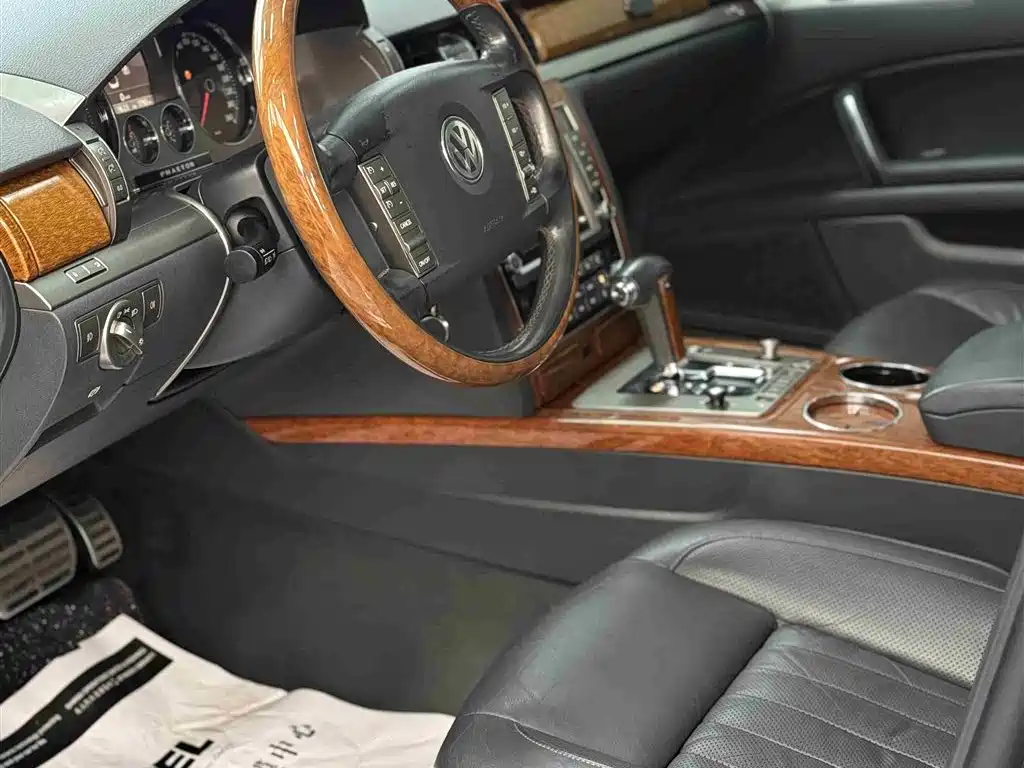 Volkswagen Phaeton 2011 3.6L V6 5-Seater Extended Comfort фото 4