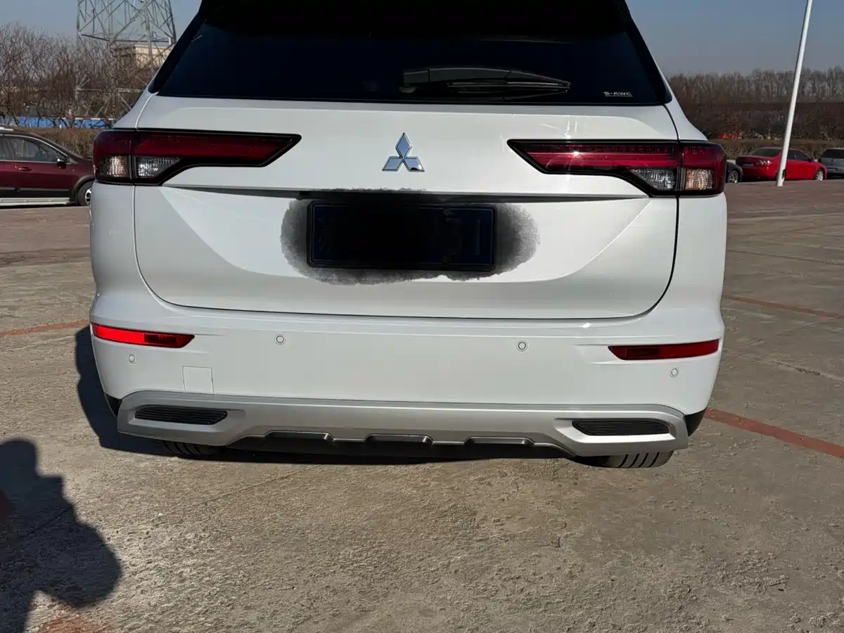 MITSUBISHI OUTLANDER