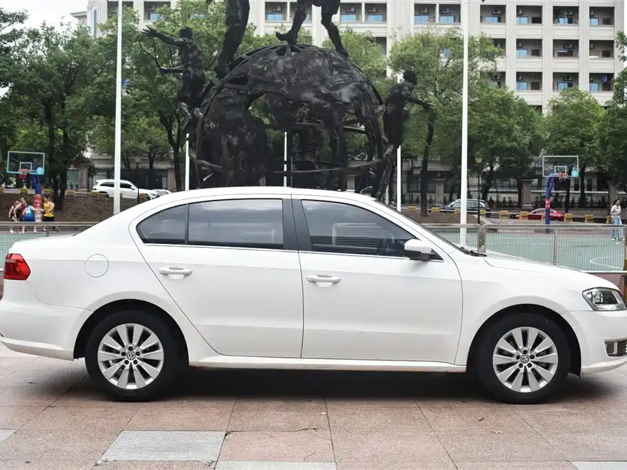 Volkswagen Lavida 2013 Facelift Classic 1.6L Automatic Comfort фото 4