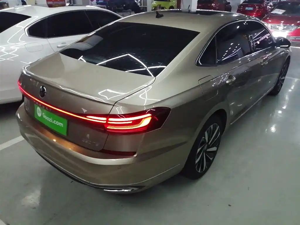 Volkswagen Passat 2022 330TSI Starlight Elite Edition фото 7